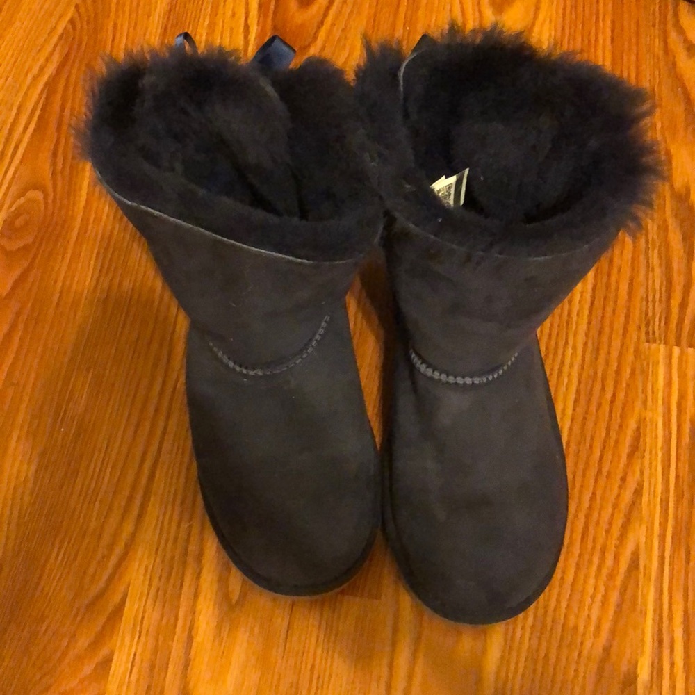 Navy Blue Girls Uggs with bows on the backs